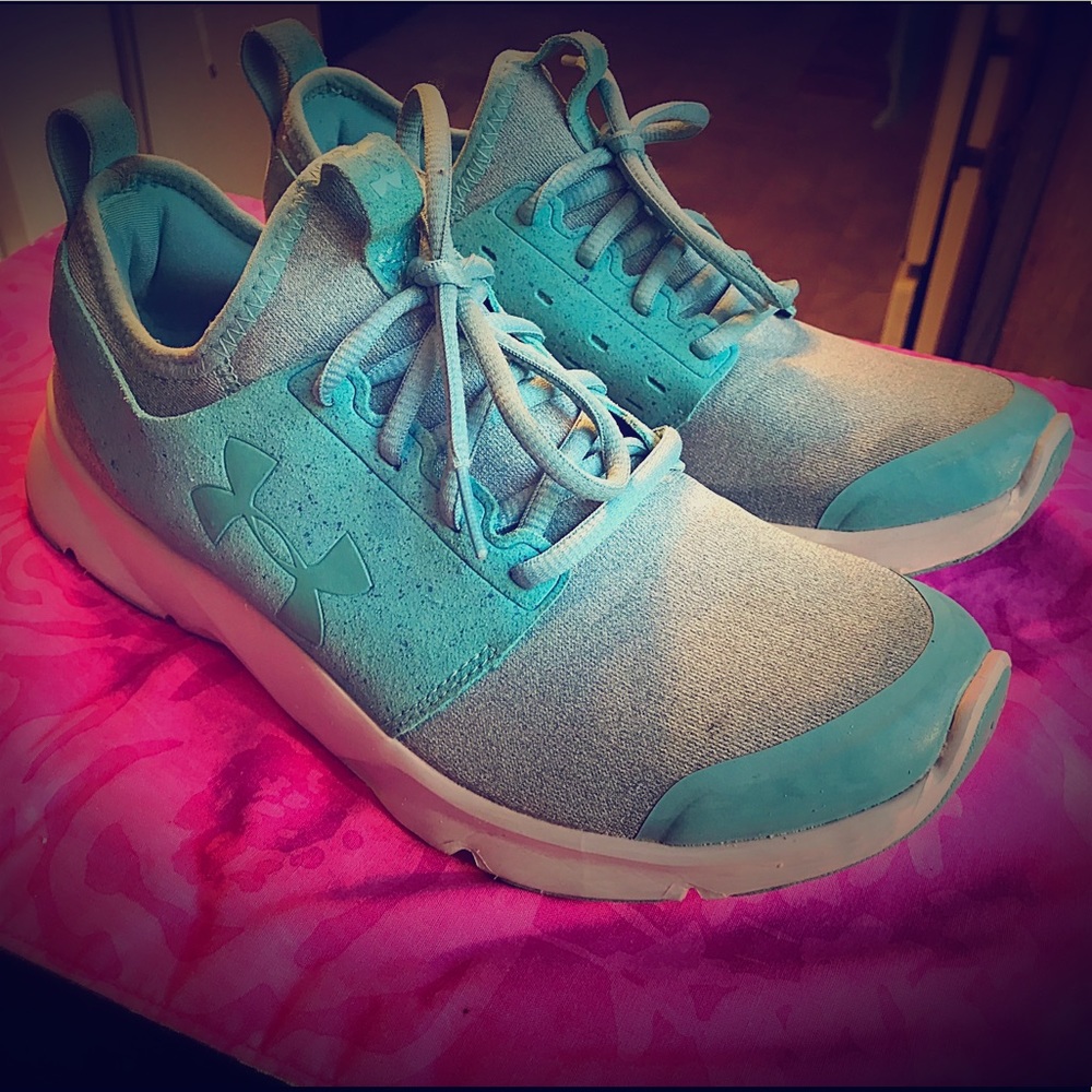 Womens Under Armour Sneakers  Sz. 9